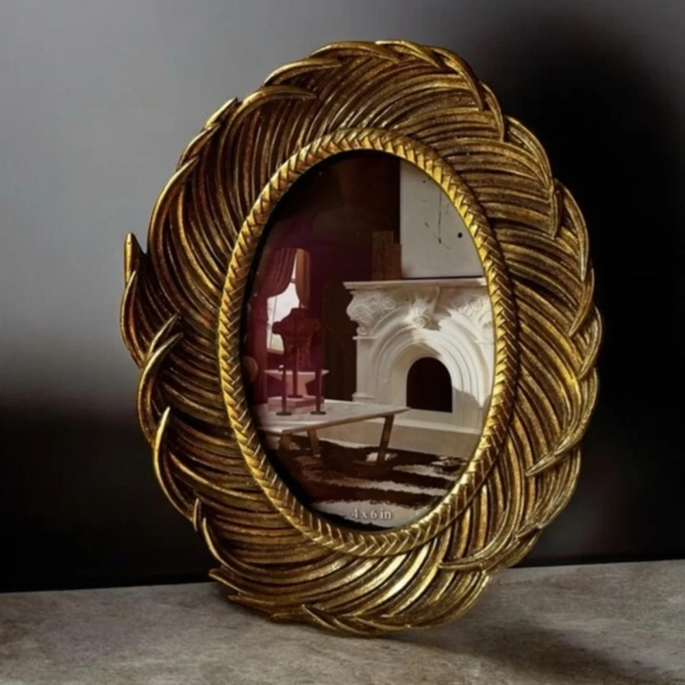 Gold Ornate Oval feather Picture Frame for 4x6” photo